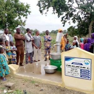 Shallow well with hand pump - West Africa